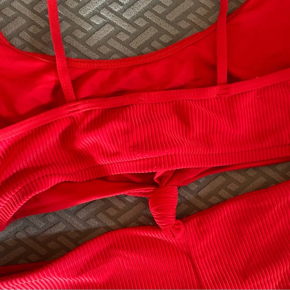 Red Ribbed Knot-Front Bikini Set - Picture 5 of 8